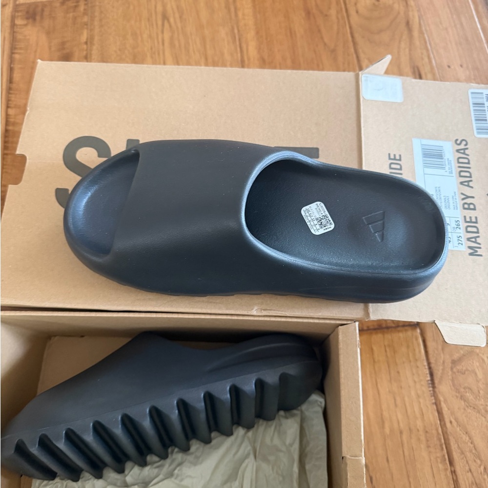 Adidas Yeezy Black/ Onyx Slides US 9 NWT